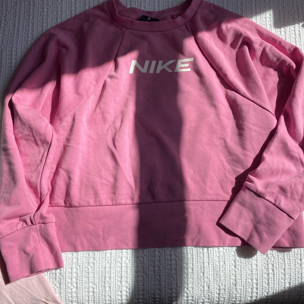 Nike pink sweatshirt cropped